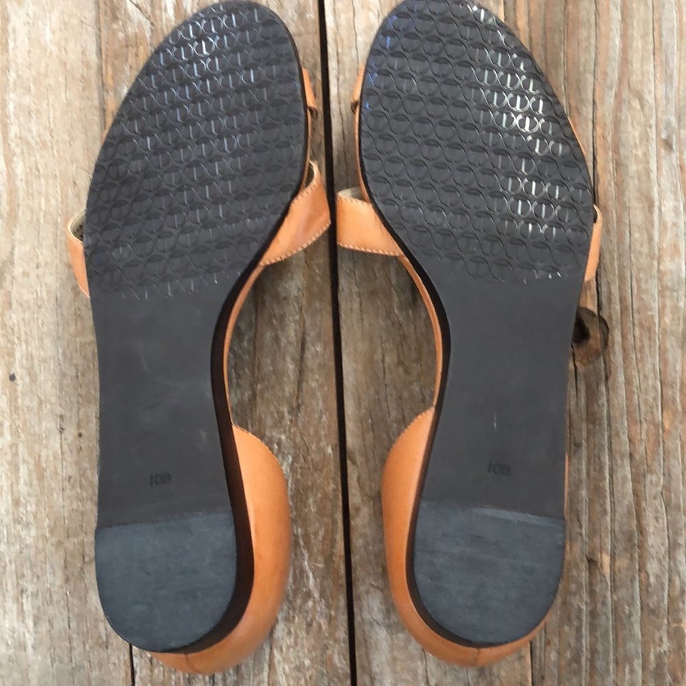Talbots 100% genuine, leather tan sandal size 10 b - Picture 3 of 8